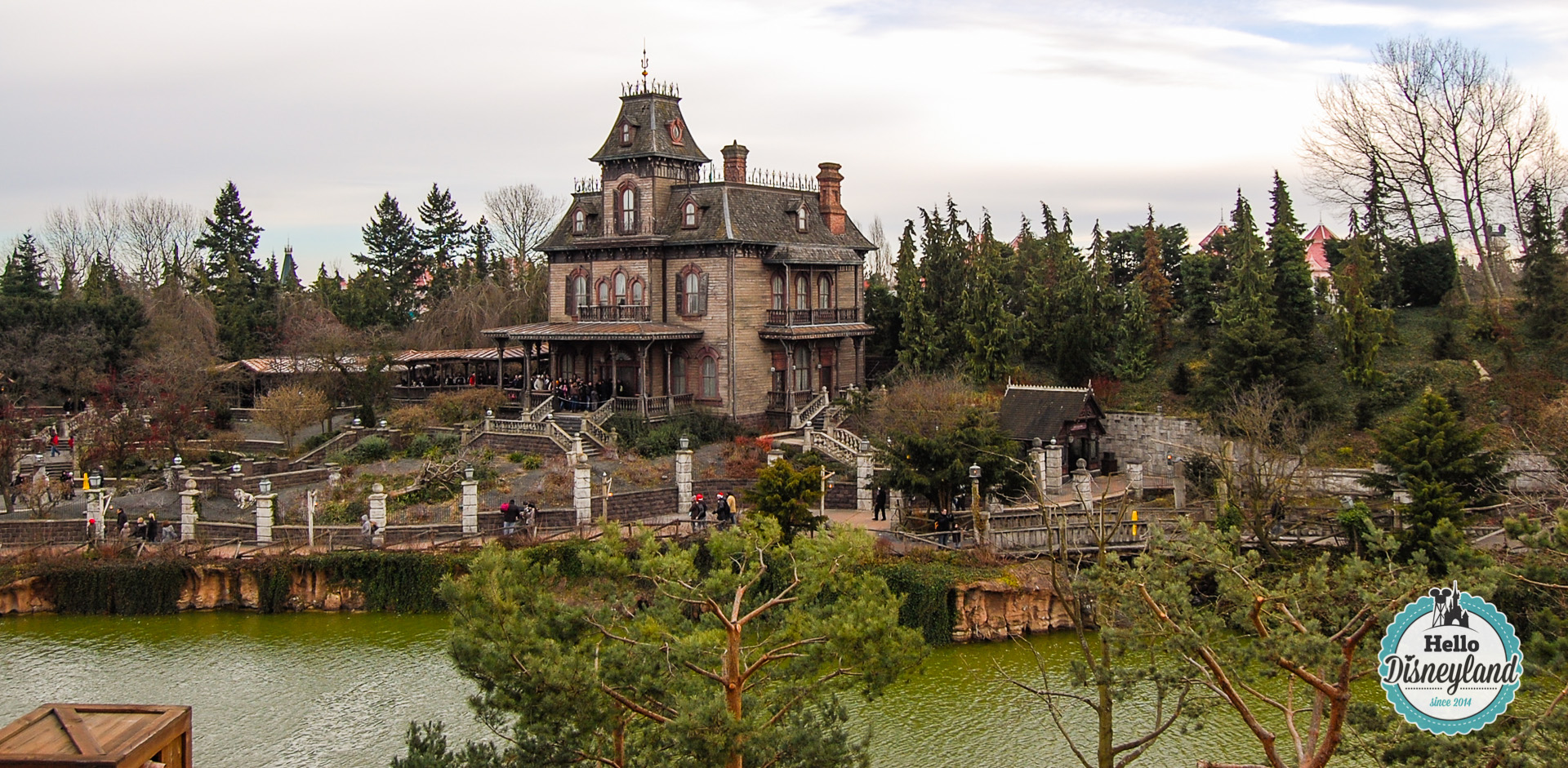 un bâtiment - ajonc - 1er novembre trouvé par Martine Hello-disneyland-118