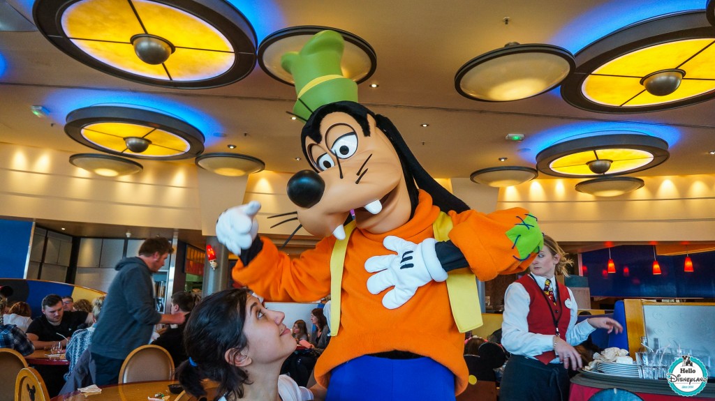 Cafe Mickey - Disneyland Paris Restaurants Personnages