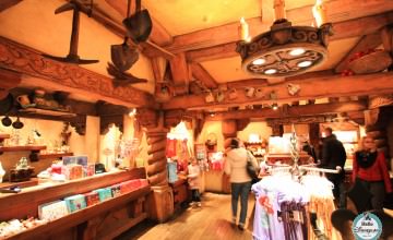 Chaumiere des Sept Nains - Boutique Blanche Neige Disneyland Paris