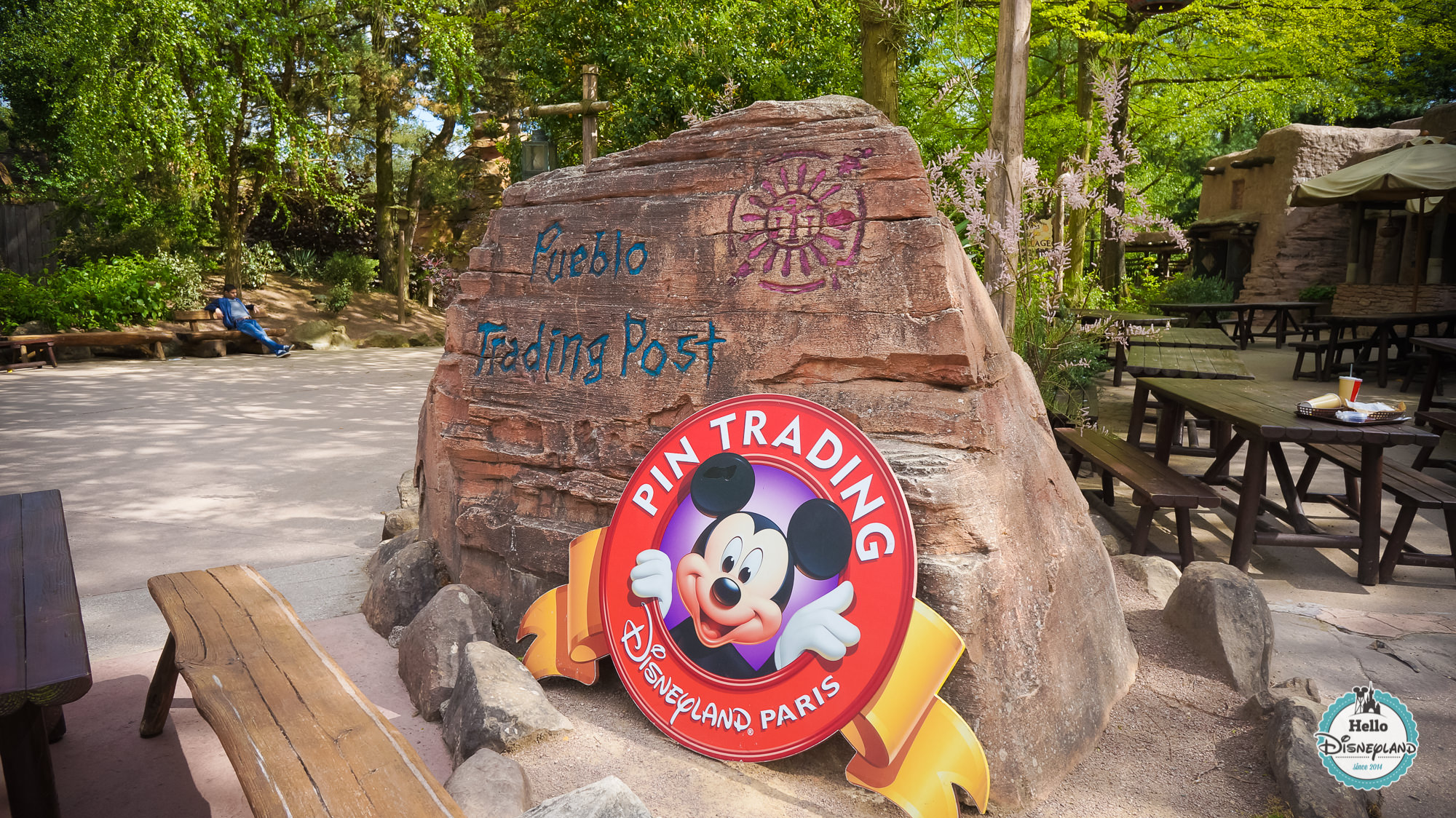 Pueblo Trading Post Boutique Pin Trading Disneyland Paris