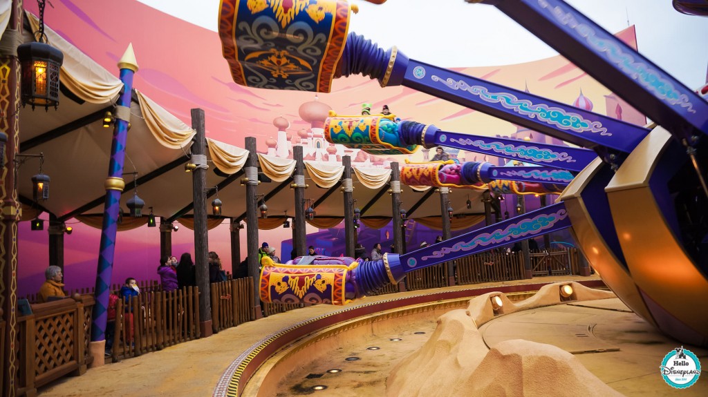 Flying carpets over Agrabah - Disneyland Paris