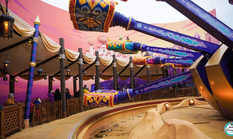 Flying carpets over Agrabah - Disneyland Paris