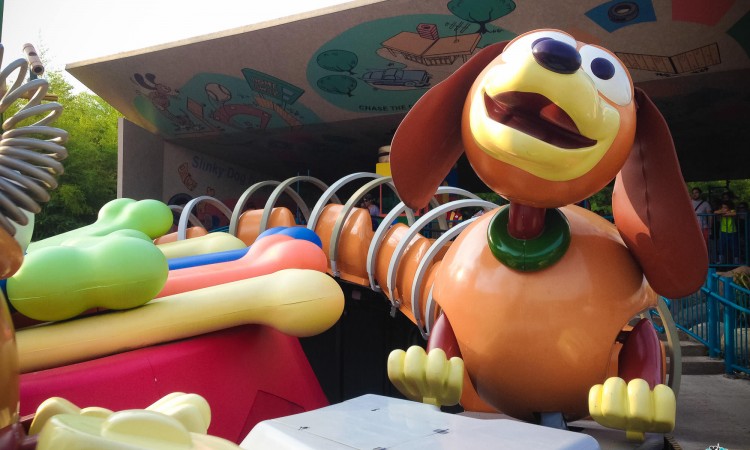 Slinky Dog Zigzag Spin - Disneyland Paris