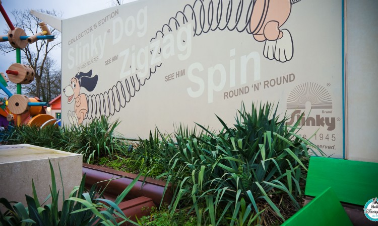Slinky Dog Zigzag Spin - Disneyland Paris