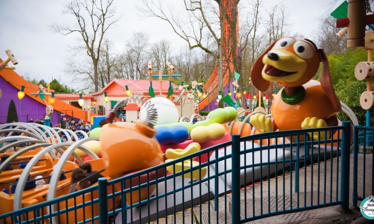 Slinky Dog Zigzag Spin - Disneyland Paris