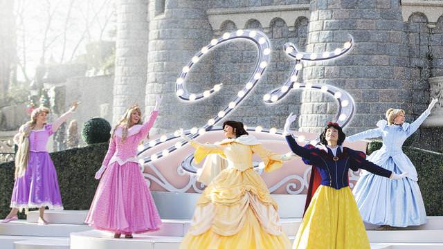 Show Princesses Etincelante valse 25 ans Disneyland Paris
