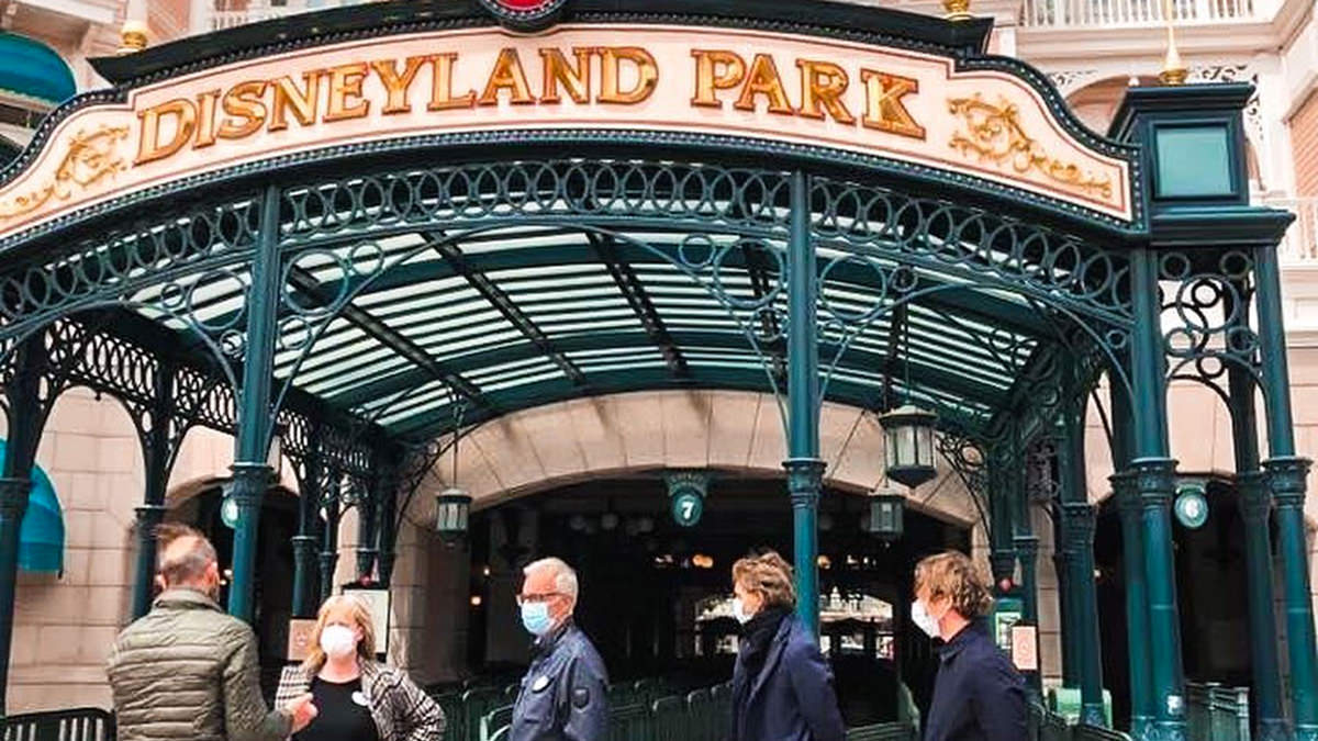 Natacha Rafalski et Daniel Delcourt en visite au Parc Disneyland