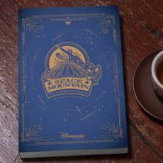 livre collector space mountain de la terre à la lune disneyland paris 2021